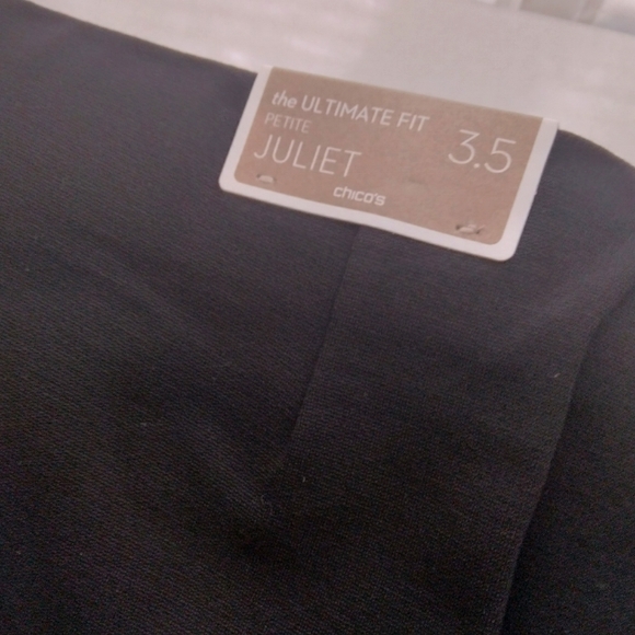 Petite Juliet Chico's Faux Leather Front Black Crop Pant. - Picture 4 of 9